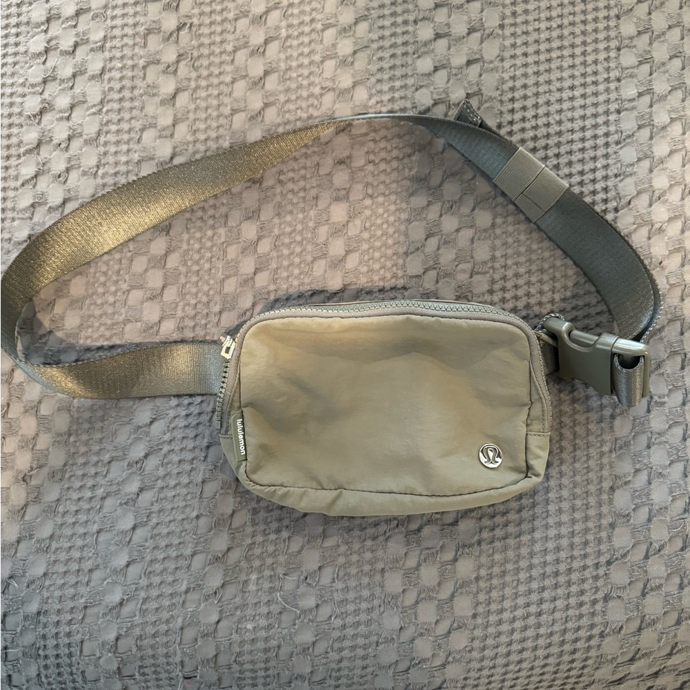 Lululemon Everywhere Belt Bag 1L